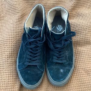 high top suede Vans